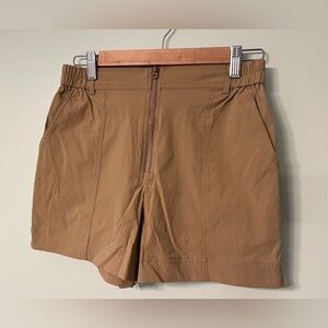 NWOT Madewell zip up athletic shorts size medium.